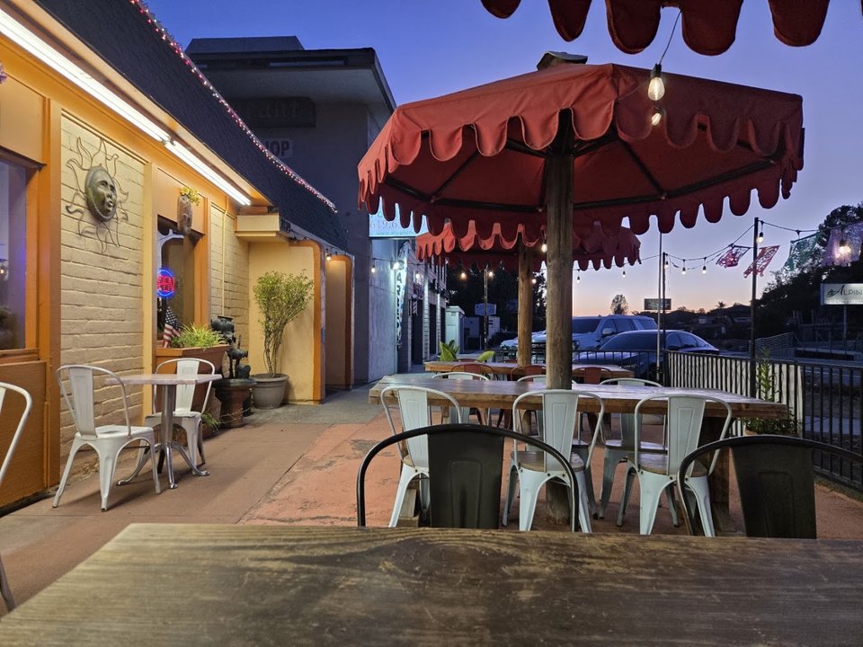 Casual dining space with table service.